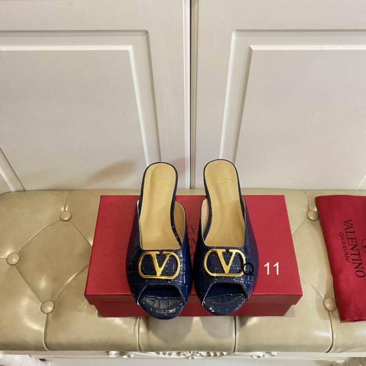 Picture of Valentino Slippers _SKUValentinosz35-40Y050160
